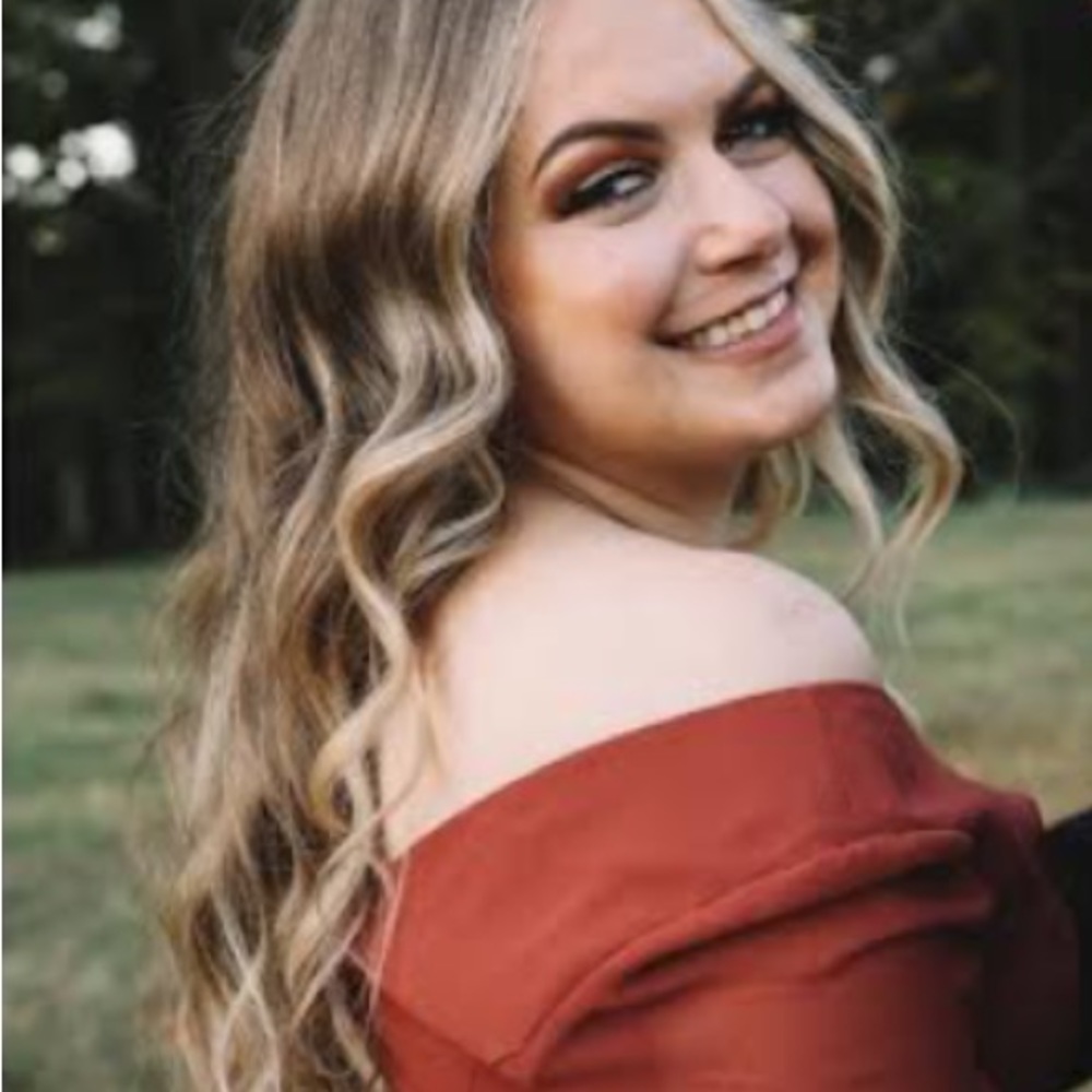 Meet your Posher, Hannah